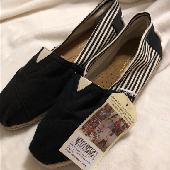 Shoes - TOMS SHOES NWT